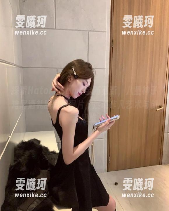 探索Hatori Sama全新更新，八重神子鸡尾酒礼服写真图片，展现非凡艺术与创意思维